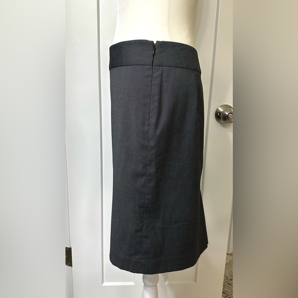 Banana Republic Charcoal Gray Pencil Skirt – Size 2P Petite - Picture 6 of 6